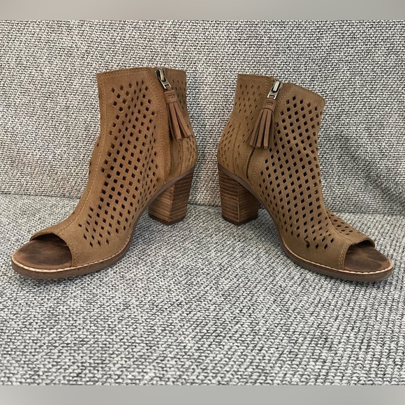 Toms Brown Ankle Booties with Perforated Design - Picture 5 of 16